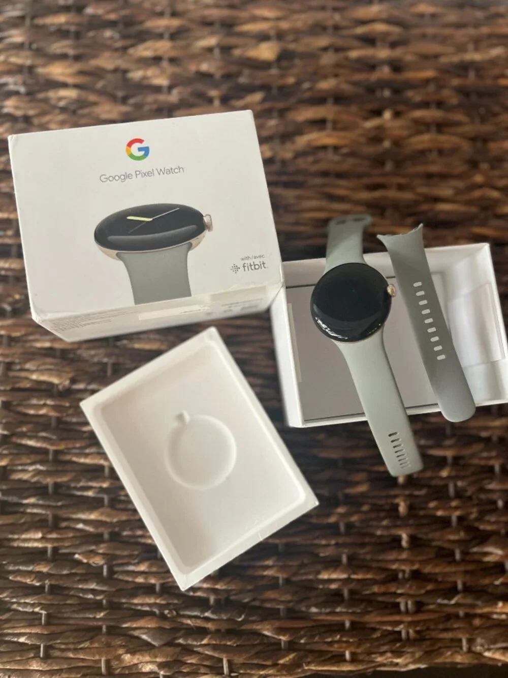 Google Pixel Watch Wifi in Original Box in Gold/Hazel